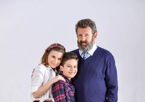 Cristina Ciobănașu și actorul Adrian Titieni sunt tată și fiică în serialul “Fructul oprit”