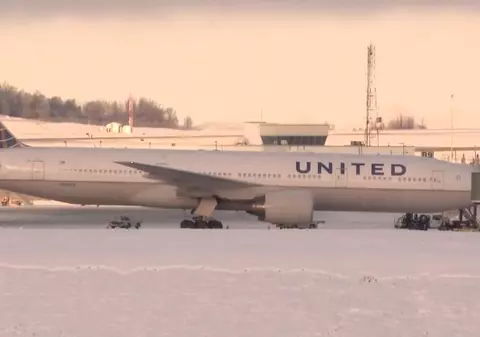 Un avion a aterizat de urgență după ce un bărbat a mânjit băile cu fecale