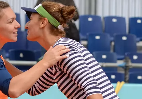 Simona Halep a zdrobit-o pe Irina Begu, în semifinalele turneului de la Shenzhen. Victorie în două seturi. Finală cu Katerina Siniakova