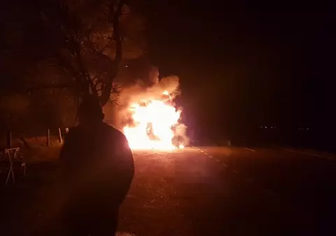 TIR în flăcări pe DN 79. Ce s-a întâmplat cu șoferul