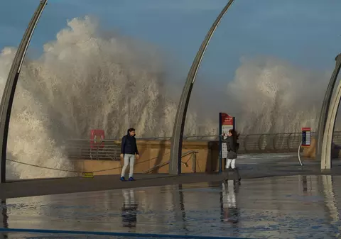 UPDATE | Vestul Europei este grav afectat de furtuna Eleanor. Cel puțin trei oameni au murit