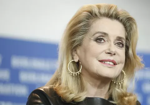Catherine Deneuve apără drepturile bărbaților de a face avansuri femeilor: "Deranjați, vă rog"