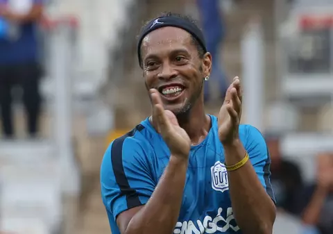 Ronaldinho se retrage. ”Vom organiza ceva grandios, după Cupa Mondială”