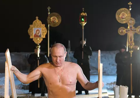 FOTO | Vladimir Putin, la bustul gol. Președintele rus a făcut baie într-un lac