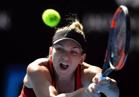 Cine televizează finala dintre Halep și Wozniacki, de la Australian Open 2018. Eurosport dă meciul și la mall