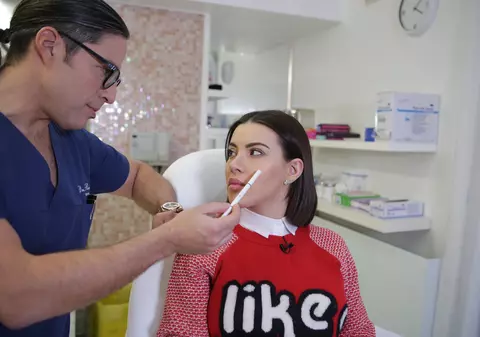 FOTO EXCLUSIV/Nicoleta Nucă a scăpat de cicatricea care o chinuia de 24 de ani. ”Putea să se extindă pe jumătate de față”