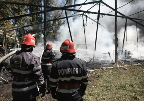 Stai la casă? Ce trebuie să ai neapărat în casă conform unui proiect de lege contra incendiilor