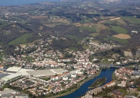 Insula care își schimbă țara la fiecare șase luni