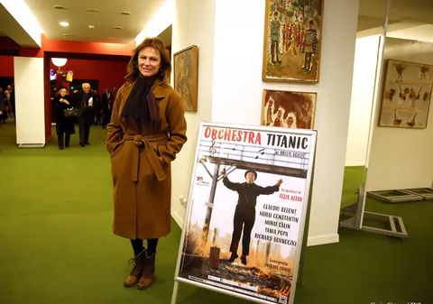 Celebra actriță Jacqueline Bisset, incognito la premiera unei piese la Teatrul Național București