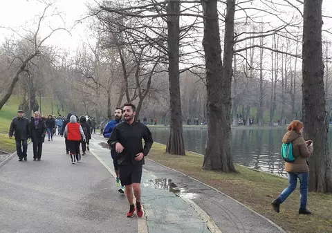 FOTO&VIDEO| Aglomerație în parcuri și pe patinoare, în prima zi a anului!