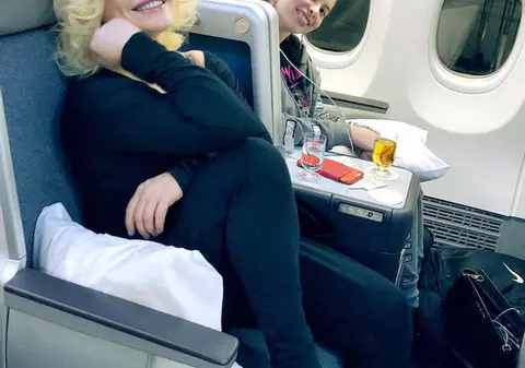 EXCLUSIV/ Loredana, vacanță într-o vilă de lux inspirată de satele omaneze. Imagini spectaculoase cu vedeta