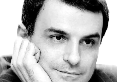 Lucian Mîndruță a tras cabluri la magazinul Unirea. Așa a făcut primii bani, dar a făcut și poze la înmormântări