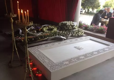 Amănuntul observat la parastasul de 40 de zile al Regelui Mihai. Ce a apărut lângă mormântul acestuia