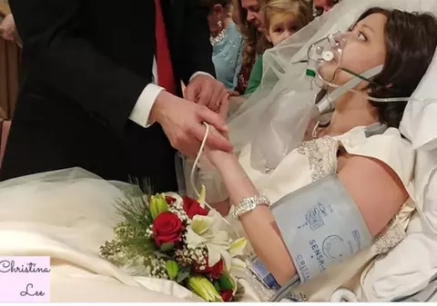 O tânără care suferea de cancer s-a căsătorit pe patul de spital. Câteva ore mai târziu, a pierdut lupta cu boala
