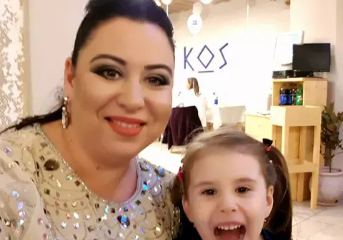 Cât a costat rochia pe care Oana Roman a purtat-o de Revelion. Vedeta demonstrează că și cu puțin se poate face mult