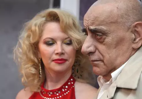 Oana Lis scoate la vânzare hainele soțului ei. “E o situație penibilă”