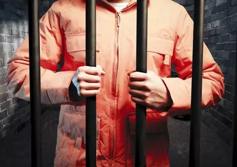 Percheziții la Penitenciarul Gherla. Doi gardieni ar fi implicați în trafic de droguri