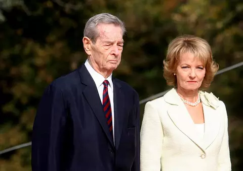 Statutul Casei Regale, raport favorabil în comisia juridică; Se înființează Instituţia pentru promovarea valorilor naţionale "Regele Mihai I"