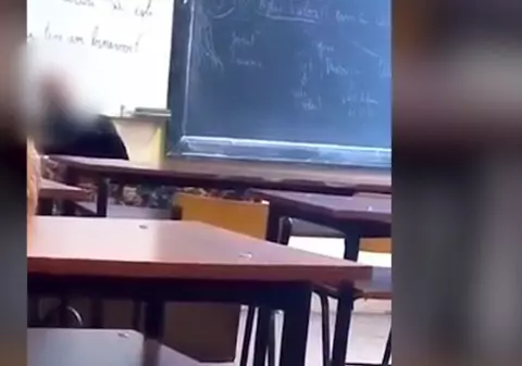 Un profesor de religie din Copșa Mică e acuzat că s-a masturbat în fața elevilor! A demisionat din funcție. | VIDEO
