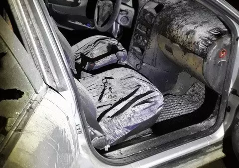 Mașina comisarului Neculai Bodron, șeful Biroului Judiciar al Poliției din Roman, a fost incendiată