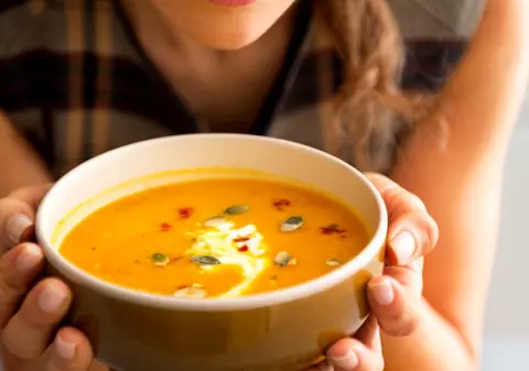 PROIECT/Cineva plătește, altcineva primește. O supă gratis pentru un necunoscut necăjit