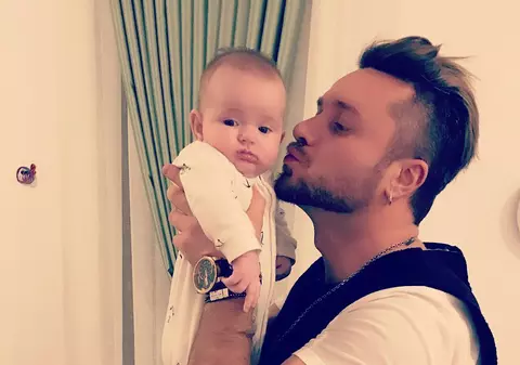 EXCLUSIV/ Tavi Clonda vrea să-şi facă fiica o mică vedetă. Vrea să valorifice vocalizele Victoriei!