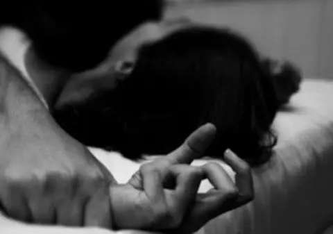 Șocant: bebeluș de opt luni, violat de o rudă. Fetița este în stare critică