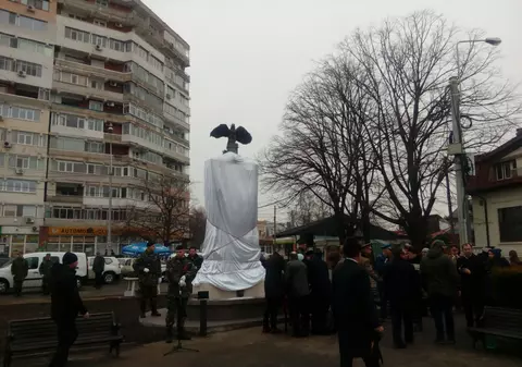 FOTO/ Autorităţile din Galaţi au inaugurat un monument dedicat apărătorilor oraşului din 1918