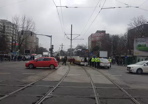 O tânără a fost lovită de tramvaiului 41. Circulația a fost oprită timp de aproape o oră pentru efectuarea cercetărilor