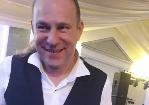 VIDEO EXCUSIV/ Vali Crăciunescu a plâns de ziua lui. Soția i-a făcut cadou ”Rolls Royce-ul armonicelor”!