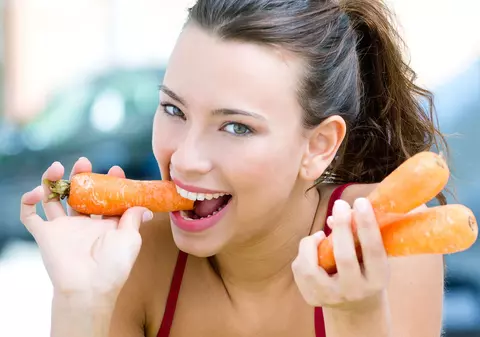 Morcovii nu îmbunătățesc vederea, e doar un mit!