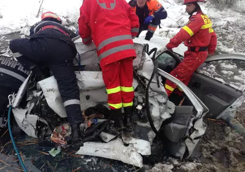 Accident în Cotmeana, județul Argeș. O femeie a murit și alte trei persoane au fost rănite