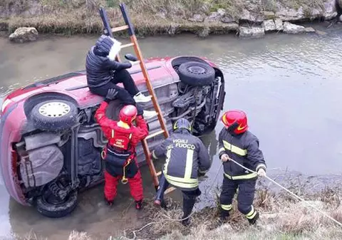 Un român este erou în Italia după ce a ajutat victima unui accident rutier să se salveze