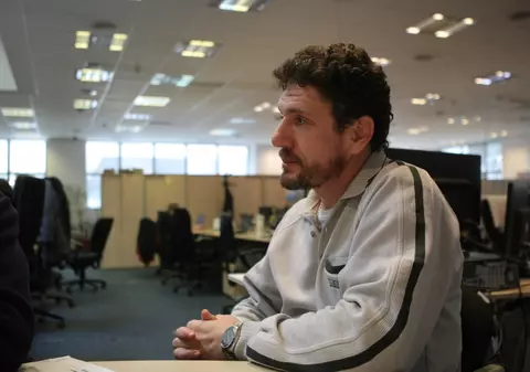 ”Omul torță” vrea să intre în Cartea Recordurilor. Astăzi, marea încercare a lui Ionel Covrig de a ajunge în topul mondial