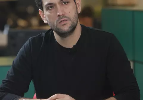 VIDEO/Cezar Ouatu a recunoscut în premieră: a folosit dublură pentru saltul cu parașuta din videoclip. „Am o frică de leșin”