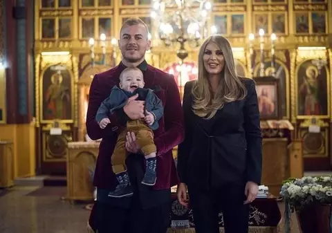 EXCLUSIV/ Denis Alibec și-a botezat singurul finuț. Și-a intrat bine în rolul de părinte spiritual