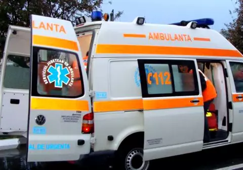 O angajată a Primăriei Timişoara a fost luată cu ambulanţa după ce a aflat că i se micșorează salariul cu 2.000 de lei