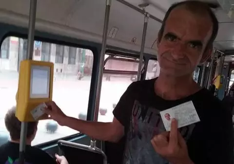 Un om al străzii din Timișoara, obligat să își plătească amenzile, după ce și-a găsit un job legal