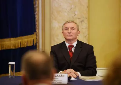 Augustin Lazar cere în instanță suspendarea procedurii de revocare a sa