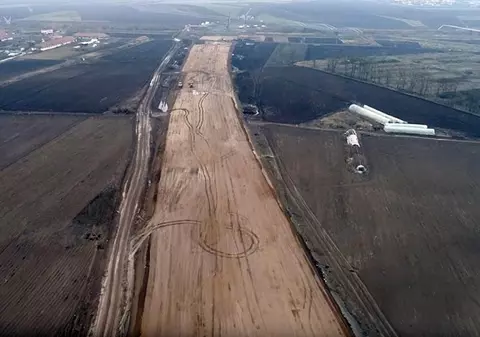 Filmare aeriană cu situaţia lucrărilor autostrăzii Târgu Mureș-Câmpia Turzii