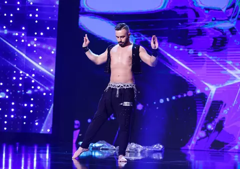 Momente controversate pe scena ”Românii au talent”: Bellydance masculin și un concurent în lacrimi