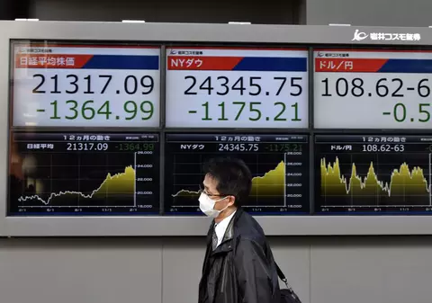 Bursa din New York a închis vineri în creștere, în ciuda raportului care arată o pierdere de 20,5 milioane de locuri de muncă în SUA