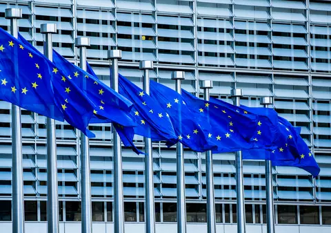 Comisia Europeană urmărește cu atenție și îngrijorare ce se întâmplă în România