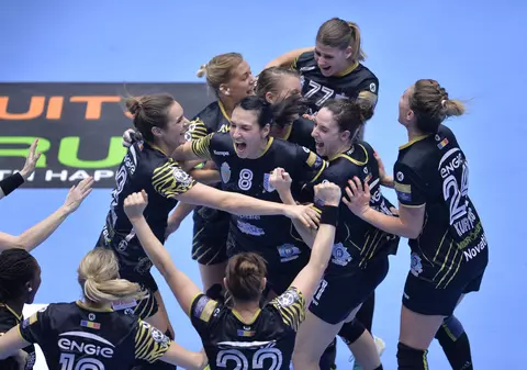 CSM București a învins-o greu pe CS Rapid USL Metrou Bucureşti în Liga feminină de handbal