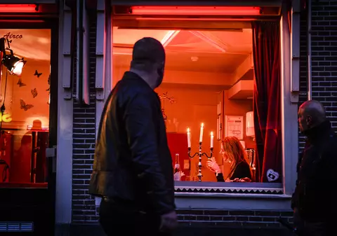 Ororile pe care le-a suportat o româncă ce s-a prostituat cinci ani în Districtul Roșu din Amsterdam