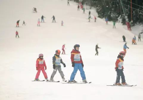 Acces restricţionat pe două pârtii din Poiana Braşov, din cauza unei competiţii de schi