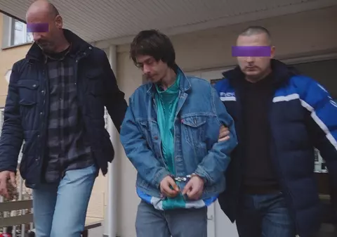 UPDATE: Mărturii uluitoare ale femeii înjunghiate de nepotul său în Buzău. „Mi-a făcut vânt în sobă”. Tânărul a fost arestat