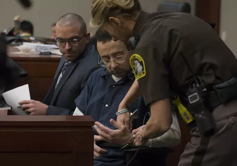 Universitatea din Michigan, unde lucra doctorul Larry Nassar, le va despăgubi cu 500.000.000 de dolari pe cele 332 de fete abuzate