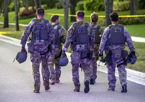 În Statele Unite este mai ușor să îți iei o armă decât un câine, un pașaport sau medicamente