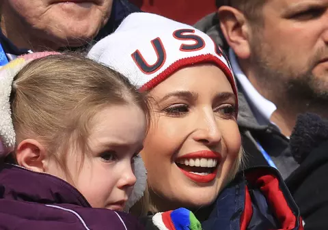 Cum s-a comportat Ivanka Trump la Jocurile Olimpice de iarnă 2018. Fiica președintelui american, conducătoarea delegației la ceremonia de închidere